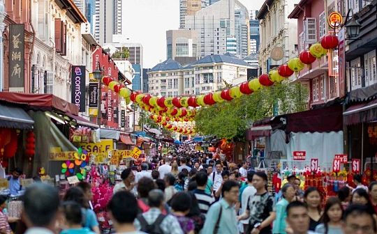 租不起房 吃不起饭：精英逃离新加坡