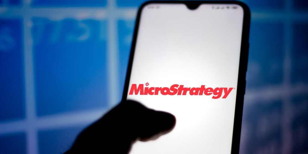 随着比特币 ETF 抛售消退，MicroStrategy 正在蓬勃发展